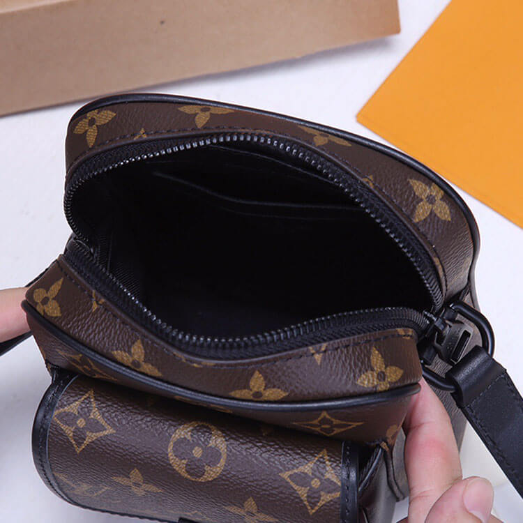 Replica LV Christopher Wearable Wallet M69404 (6)