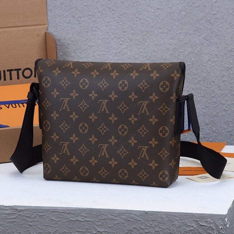 Replica LV Magnetic Messenger M45557 (4)