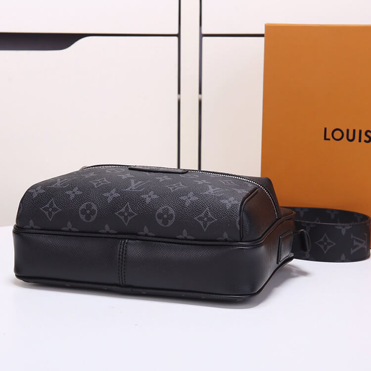 Replica LV Outdoor Messenger M30233 (4)