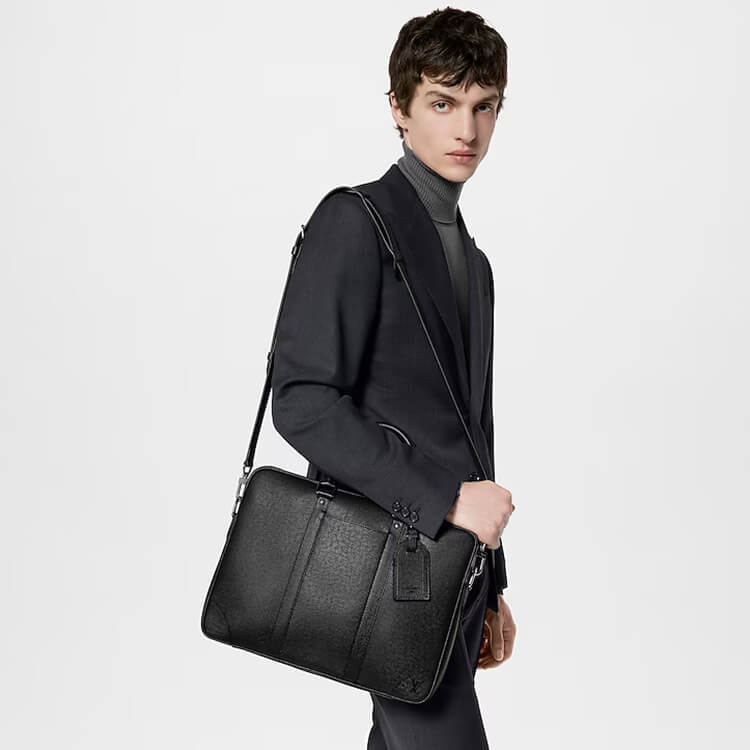Replica LV Porte-Documents Voyage PM M30925 (8)
