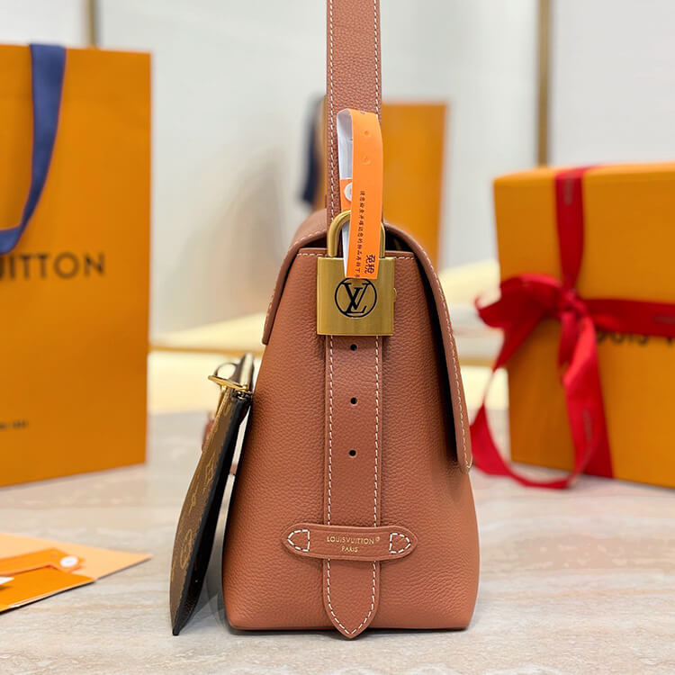 Replica LV Low Key Messenger M13151 (3)