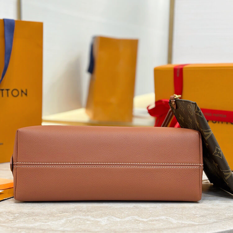 Replica LV Low Key Messenger M13151 (5)